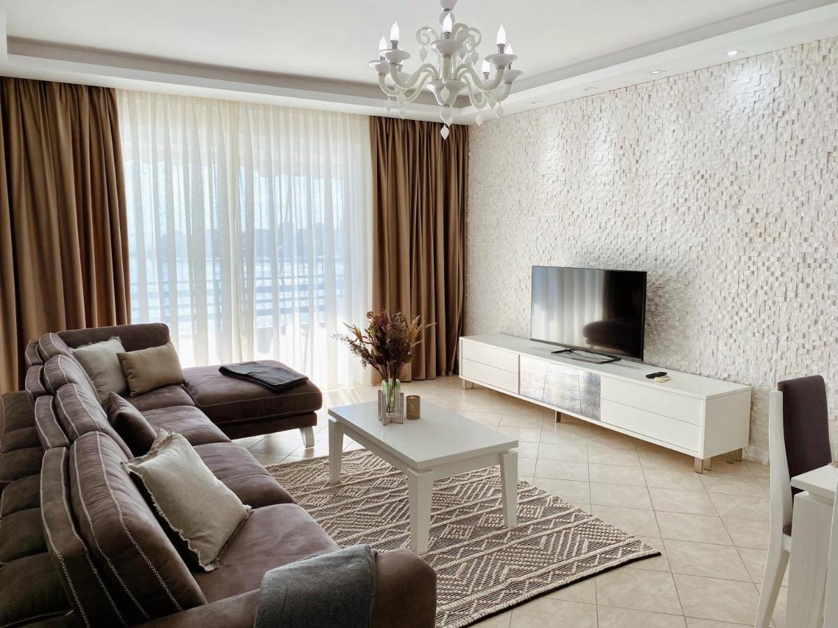 Aquamarine Apartments Sarandë Exterior foto